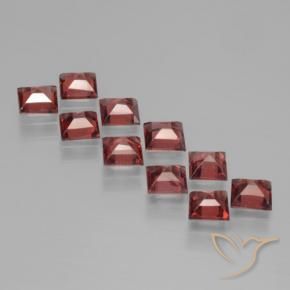 Shop natural 3.34ct ダークレッド パイロープガーネット gems, 四角形, from モザンビーグ at GemSelect. In stock, global shipping!