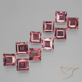 Shop natural 4.04ct ミディアムダークレッド パイロープガーネット gems, 四角形, from モザンビーグ at GemSelect. In stock, global shipping!