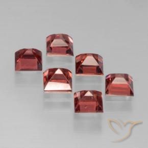 Shop natural 2.64ct ディープローズレッド パイロープガーネット gems, 四角形, from モザンビーグ at GemSelect. In stock, global shipping!
