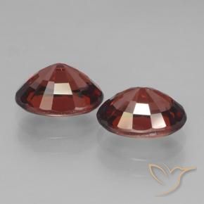 Shop natural 3.28ct 濃いブラッドレッド パイロープガーネット gems, 楕円形, from モザンビーグ at GemSelect. In stock, global shipping!