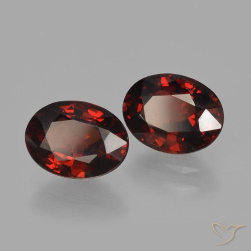 Shop natural 3.38ct ダークレッド パイロープガーネット gems, 楕円形, from モザンビーグ at GemSelect. In stock, global shipping!