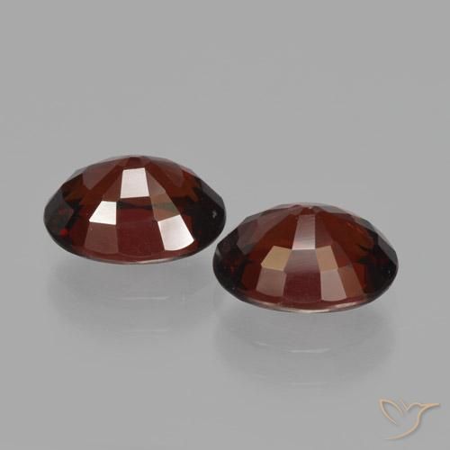 Shop natural 3.38ct ダークレッド パイロープガーネット gems, 楕円形, from モザンビーグ at GemSelect. In stock, global shipping!