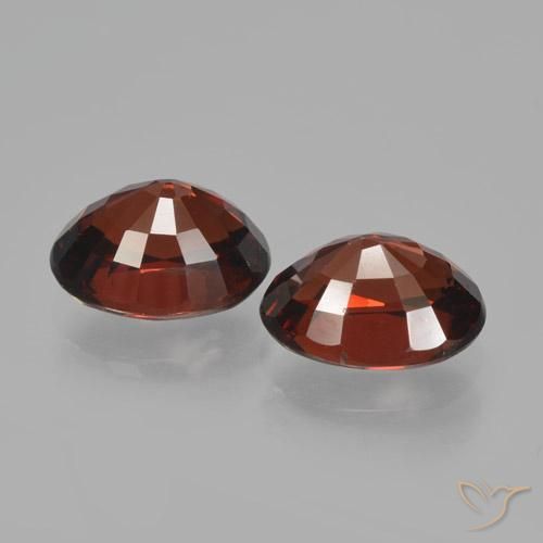 Shop natural 3.55ct ディープレッド パイロープガーネット gems, 楕円形, from モザンビーグ at GemSelect. In stock, global shipping!