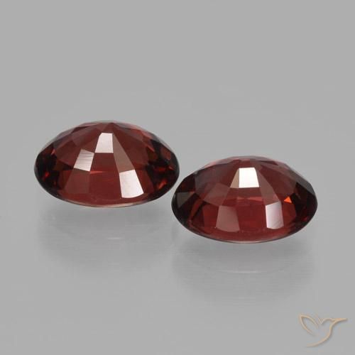 Shop natural 3.35ct 濃いブラッドレッド パイロープガーネット gems, 楕円形, from モザンビーグ at GemSelect. In stock, global shipping!