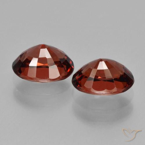 Shop natural 3.29ct ディープレッド パイロープガーネット gems, 楕円形, from モザンビーグ at GemSelect. In stock, global shipping!