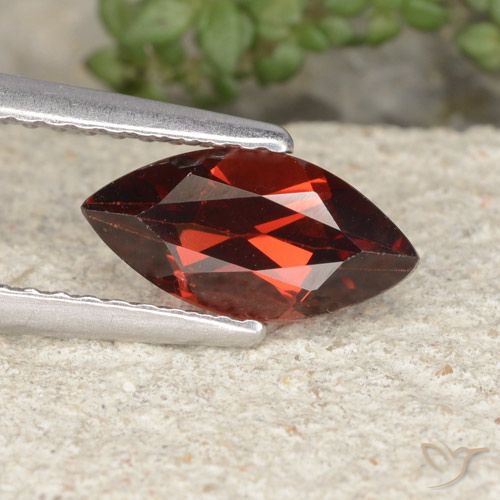 1.25ct 天然 ミディアムダークレッド パイロープガーネット, マーキーズ, VVS-VS