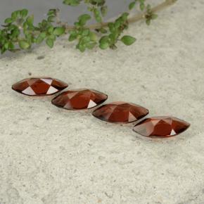 4.30カラットの天然ディープレッドパイロープガーネット（10.1x5.1 mm・マーキス）