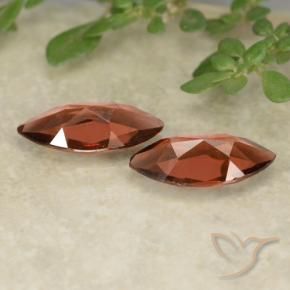 Shop natural 2.05ct 濃いベリーレッド パイロープガーネット gems, マーキーズ, from モザンビーグ at GemSelect. In stock, global shipping!