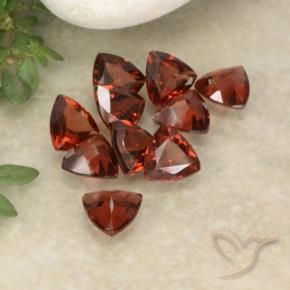 Shop natural 2.69ct ディープレッド パイロープガーネット gems, トリリオン, from モザンビーグ at GemSelect. In stock, global shipping!