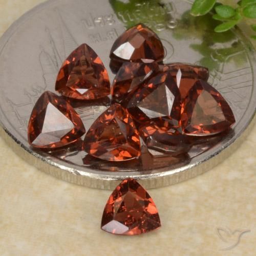 Shop natural 2.74ct ディープレッド パイロープガーネット gems, トリリオン, from モザンビーグ at GemSelect. In stock, global shipping!