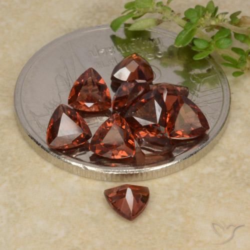 Shop natural 2.74ct ディープレッド パイロープガーネット gems, トリリオン, from モザンビーグ at GemSelect. In stock, global shipping!
