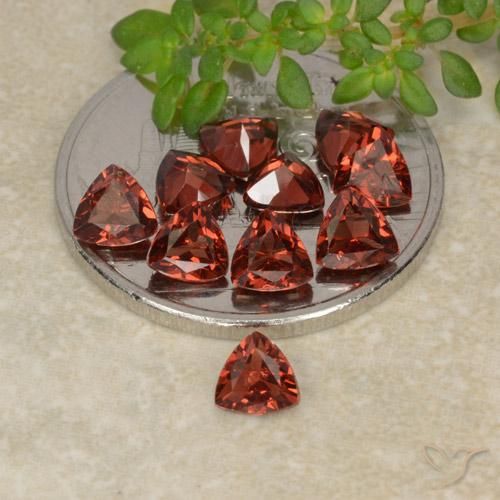 Shop natural 2.95ct ディープレッド パイロープガーネット gems, トリリオン, from モザンビーグ at GemSelect. In stock, global shipping!