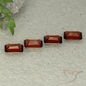Shop natural 2.26ct ディープレッド パイロープガーネット gems, 八角形 / エメラルドカット, from モザンビーグ at GemSelect. In stock, global shipping!
