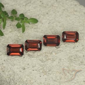 Shop natural 2.21ct ディープレッド パイロープガーネット gems, 八角形 / エメラルドカット, from モザンビーグ at GemSelect. In stock, global shipping!