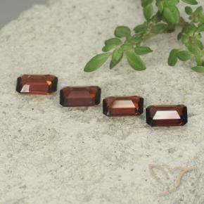 Shop natural 2.24ct ディープレッド パイロープガーネット gems, 八角形 / エメラルドカット, from モザンビーグ at GemSelect. In stock, global shipping!