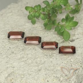 Shop natural 2.11ct ミディアムレッド パイロープガーネット gems, 八角形 / エメラルドカット, from モザンビーグ at GemSelect. In stock, global shipping!