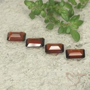 Shop natural 2.09ct ディープレッド パイロープガーネット gems, 八角形 / エメラルドカット, from モザンビーグ at GemSelect. In stock, global shipping!
