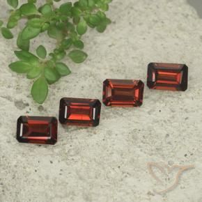 Shop natural 2.65ct ダークレッド パイロープガーネット gems, 八角形 / エメラルドカット, from モザンビーグ at GemSelect. In stock, global shipping!