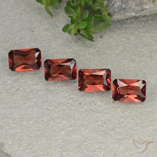 Shop natural 2.57ct ダークレッド パイロープガーネット gems, 八角形 / エメラルドカット, from モザンビーグ at GemSelect. In stock, global shipping!