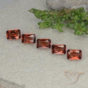 Shop natural 2.86ct ディープレッド パイロープガーネット gems, 八角形 / エメラルドカット, from モザンビーグ at GemSelect. In stock, global shipping!