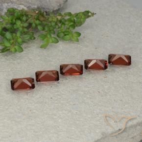 Shop natural 2.86ct ディープレッド パイロープガーネット gems, 八角形 / エメラルドカット, from モザンビーグ at GemSelect. In stock, global shipping!