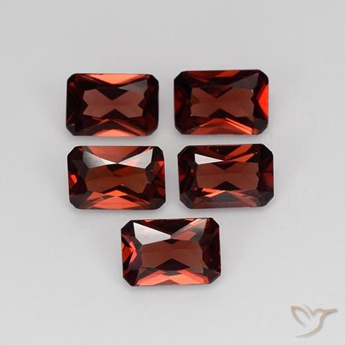 Shop natural 2.76ct ダークレッド パイロープガーネット gems, 八角形 / エメラルドカット, from モザンビーグ at GemSelect. In stock, global shipping!