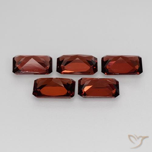 Shop natural 2.76ct ダークレッド パイロープガーネット gems, 八角形 / エメラルドカット, from モザンビーグ at GemSelect. In stock, global shipping!