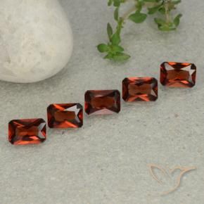 Shop natural 2.93ct ダークレッド パイロープガーネット gems, 八角形 / エメラルドカット, from モザンビーグ at GemSelect. In stock, global shipping!