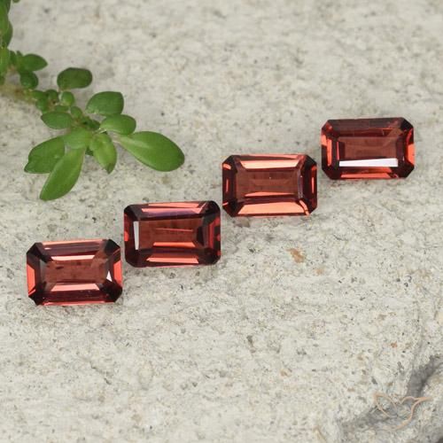 Shop natural 2.12ct スカーレットレッド パイロープガーネット gems, 八角形 / エメラルドカット, from モザンビーグ at GemSelect. In stock, global shipping!
