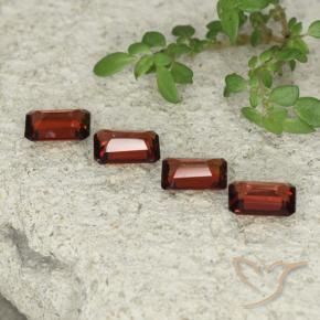 Shop natural 2.03ct スカーレットレッド パイロープガーネット gems, 八角形 / エメラルドカット, from モザンビーグ at GemSelect. In stock, global shipping!