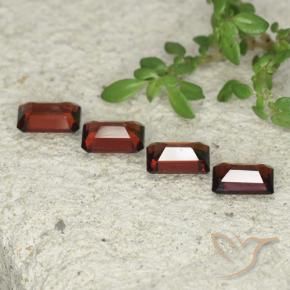 Shop natural 2.61ct ディープレッド パイロープガーネット gems, 八角形 / エメラルドカット, from モザンビーグ at GemSelect. In stock, global shipping!