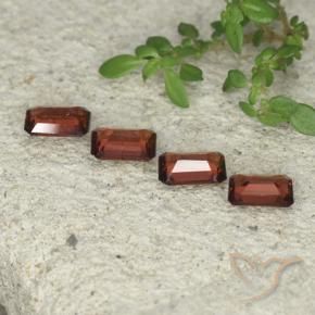 Shop natural 1.98ct ディープレッド パイロープガーネット gems, 八角形 / エメラルドカット, from モザンビーグ at GemSelect. In stock, global shipping!