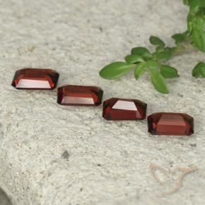 Shop natural 2.01ct ディープレッド パイロープガーネット gems, 八角形 / エメラルドカット, from モザンビーグ at GemSelect. In stock, global shipping!