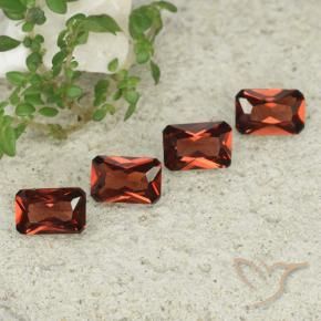 Shop natural 2.17ct ディープレッド パイロープガーネット gems, 八角形 / エメラルドカット, from モザンビーグ at GemSelect. In stock, global shipping!