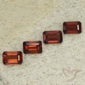 Shop natural 2.64ct ディープレッド パイロープガーネット gems, 八角形 / エメラルドカット, from モザンビーグ at GemSelect. In stock, global shipping!