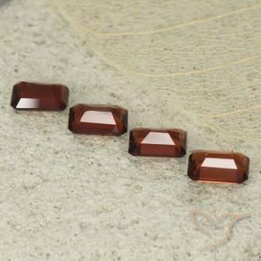 Shop natural 2.64ct ディープレッド パイロープガーネット gems, 八角形 / エメラルドカット, from モザンビーグ at GemSelect. In stock, global shipping!