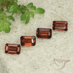 Shop natural 1.85ct ディープレッド パイロープガーネット gems, 八角形 / エメラルドカット, from モザンビーグ at GemSelect. In stock, global shipping!
