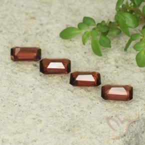 Shop natural 1.85ct ディープレッド パイロープガーネット gems, 八角形 / エメラルドカット, from モザンビーグ at GemSelect. In stock, global shipping!