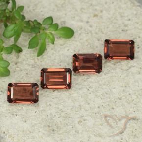 Shop natural 2.65ct ディープレッド パイロープガーネット gems, 八角形 / エメラルドカット, from モザンビーグ at GemSelect. In stock, global shipping!