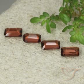 Shop natural 2.65ct ディープレッド パイロープガーネット gems, 八角形 / エメラルドカット, from モザンビーグ at GemSelect. In stock, global shipping!