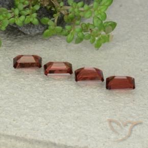 Shop natural 2.45ct ディープレッド パイロープガーネット gems, 八角形 / エメラルドカット, from モザンビーグ at GemSelect. In stock, global shipping!