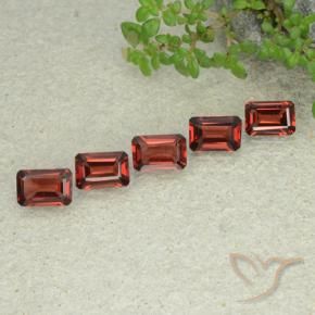 Shop natural 2.94ct スカーレットレッド パイロープガーネット gems, 八角形 / エメラルドカット, from モザンビーグ at GemSelect. In stock, global shipping!