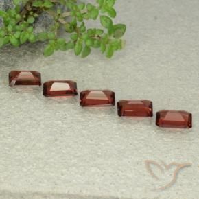Shop natural 2.94ct スカーレットレッド パイロープガーネット gems, 八角形 / エメラルドカット, from モザンビーグ at GemSelect. In stock, global shipping!