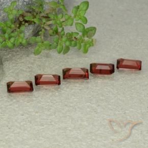 Shop natural 2.42ct スカーレットレッド パイロープガーネット gems, 八角形 / エメラルドカット, from モザンビーグ at GemSelect. In stock, global shipping!