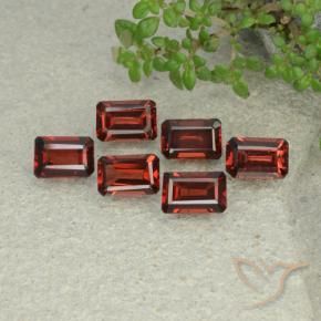 Shop natural 3.99ct 濃いスカーレットレッド パイロープガーネット gems, 八角形 / エメラルドカット, from モザンビーグ at GemSelect. In stock, global shipping!