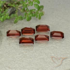 Shop natural 3.99ct 濃いスカーレットレッド パイロープガーネット gems, 八角形 / エメラルドカット, from モザンビーグ at GemSelect. In stock, global shipping!