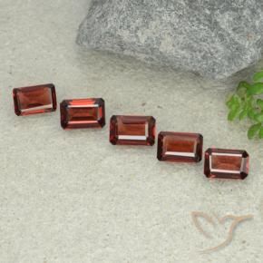 Shop natural 2.89ct ダークレッド パイロープガーネット gems, 八角形 / エメラルドカット, from モザンビーグ at GemSelect. In stock, global shipping!