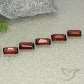 Shop natural 2.89ct ダークレッド パイロープガーネット gems, 八角形 / エメラルドカット, from モザンビーグ at GemSelect. In stock, global shipping!