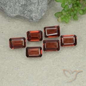 Shop natural 3.66ct 濃いスカーレットレッド パイロープガーネット gems, 八角形 / エメラルドカット, from モザンビーグ at GemSelect. In stock, global shipping!