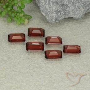 Shop natural 3.66ct 濃いスカーレットレッド パイロープガーネット gems, 八角形 / エメラルドカット, from モザンビーグ at GemSelect. In stock, global shipping!